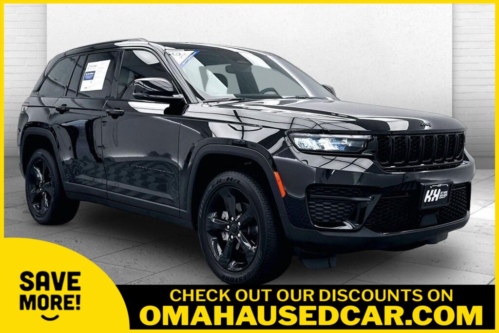 Diamond Black Crystal Pearlcoat 2023 Jeep Grand Cherokee SUV / Crossover Four-Wheel Drive 8-Speed Automatic
