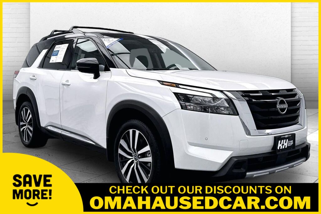 Everest White Pearl Tricoat/Super Black 2025 Nissan Pathfinder SUV / Crossover All-Wheel Drive Automatic