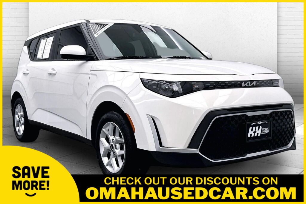 Snow White Pearl 2024 Kia Soul SUV / Crossover Front-Wheel Drive Continuously Variable Transmission