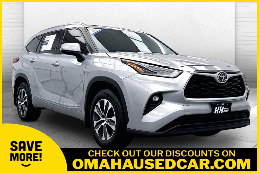 Celestial Silver Metallic 2021 Toyota Highlander SUV / Crossover All-Wheel Drive 8-Speed Automatic