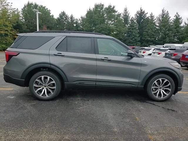 2025 Ford Explorer ST-Line photo 2