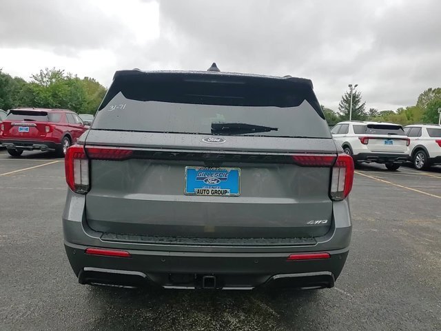 2025 Ford Explorer ST-Line photo 4