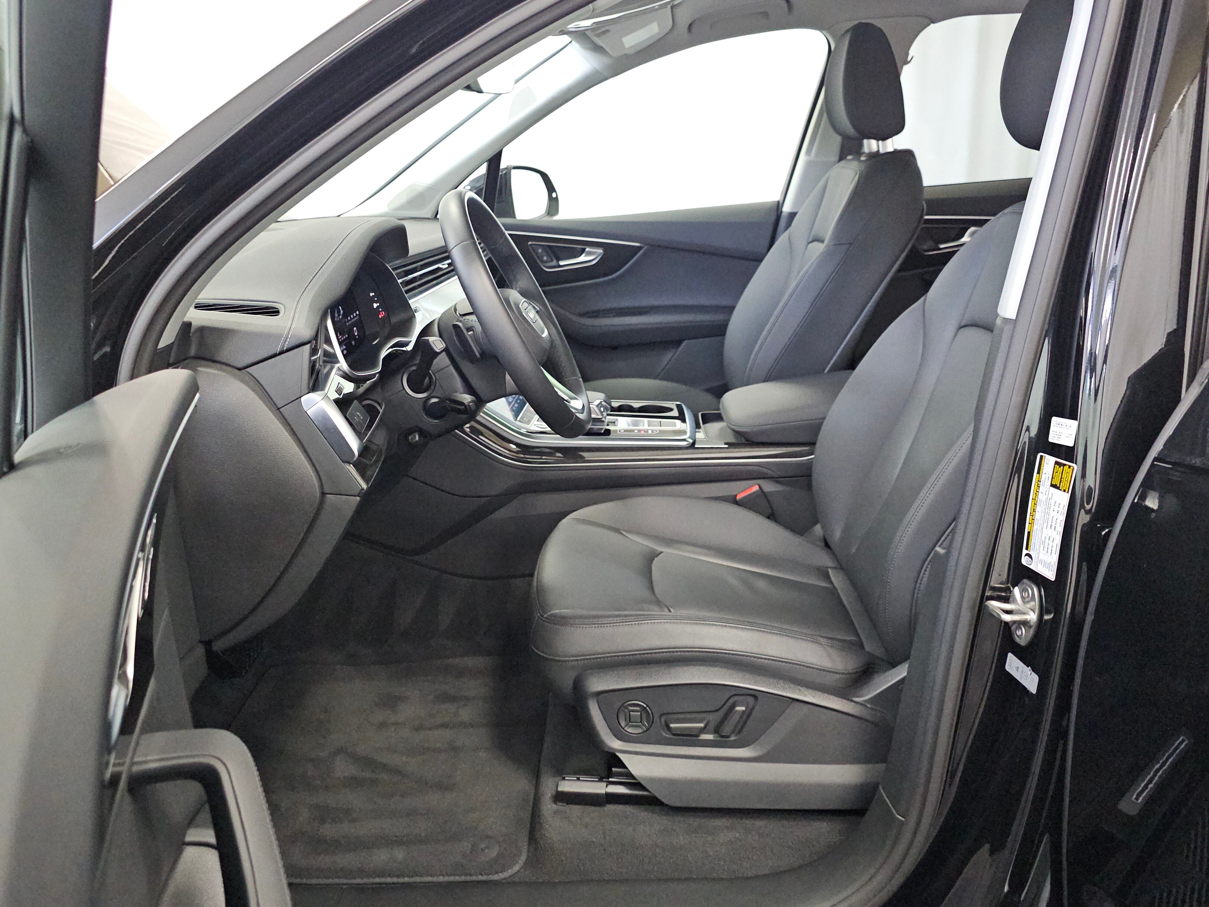 2023 Audi Q7 55 Premium Plus photo 5