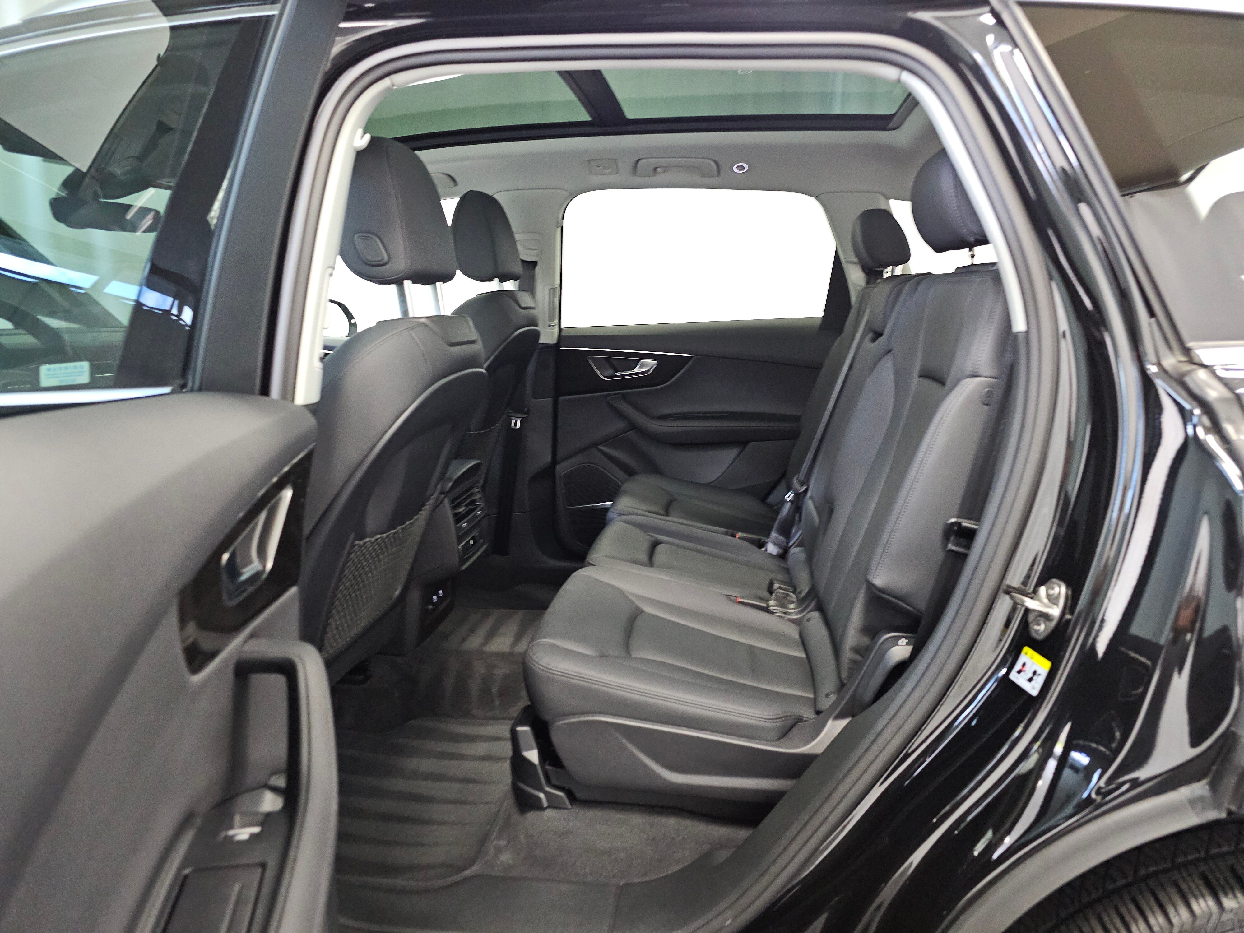 2023 Audi Q7 55 Premium Plus photo 9