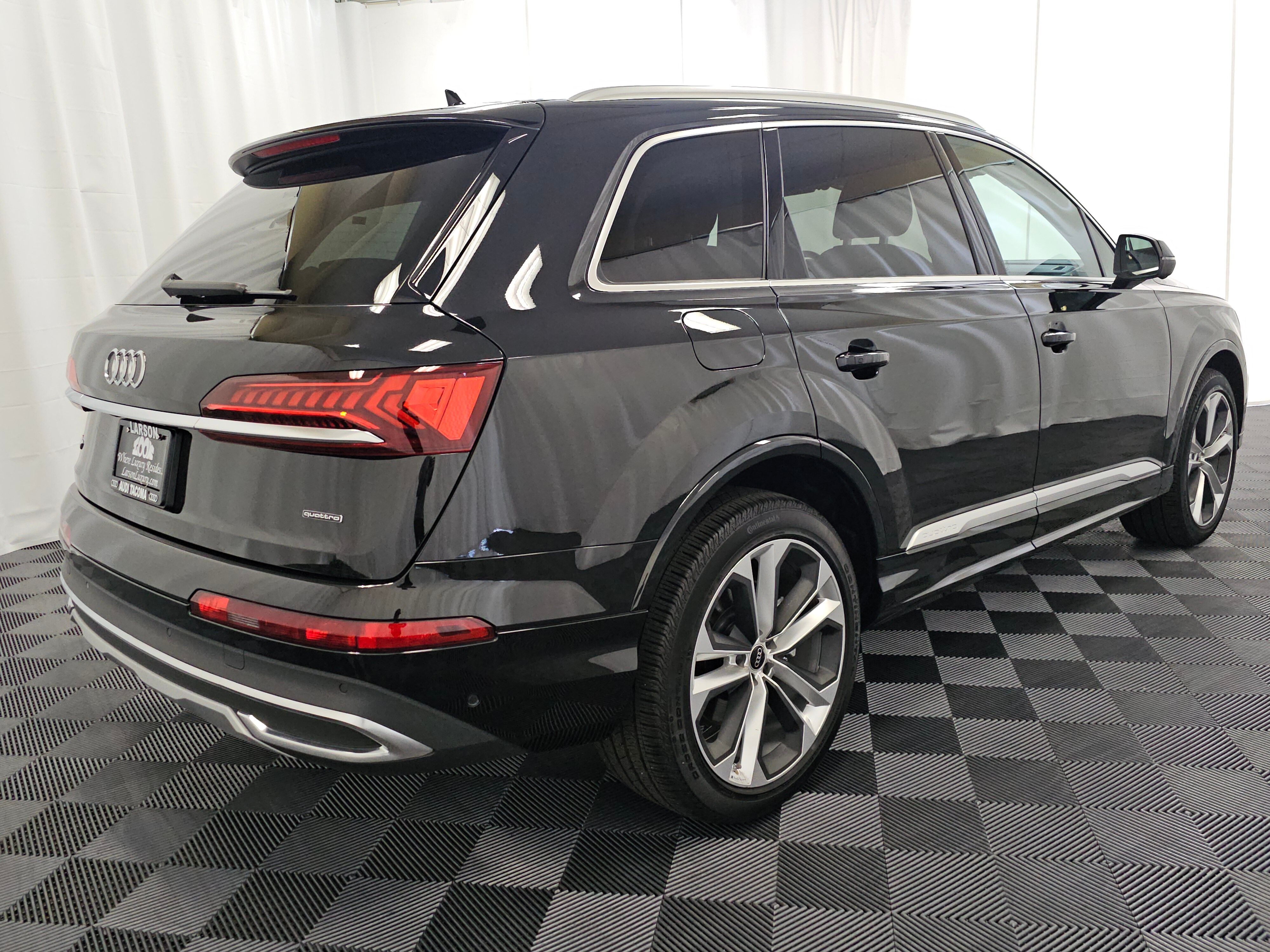 2023 Audi Q7 55 Premium Plus photo 2