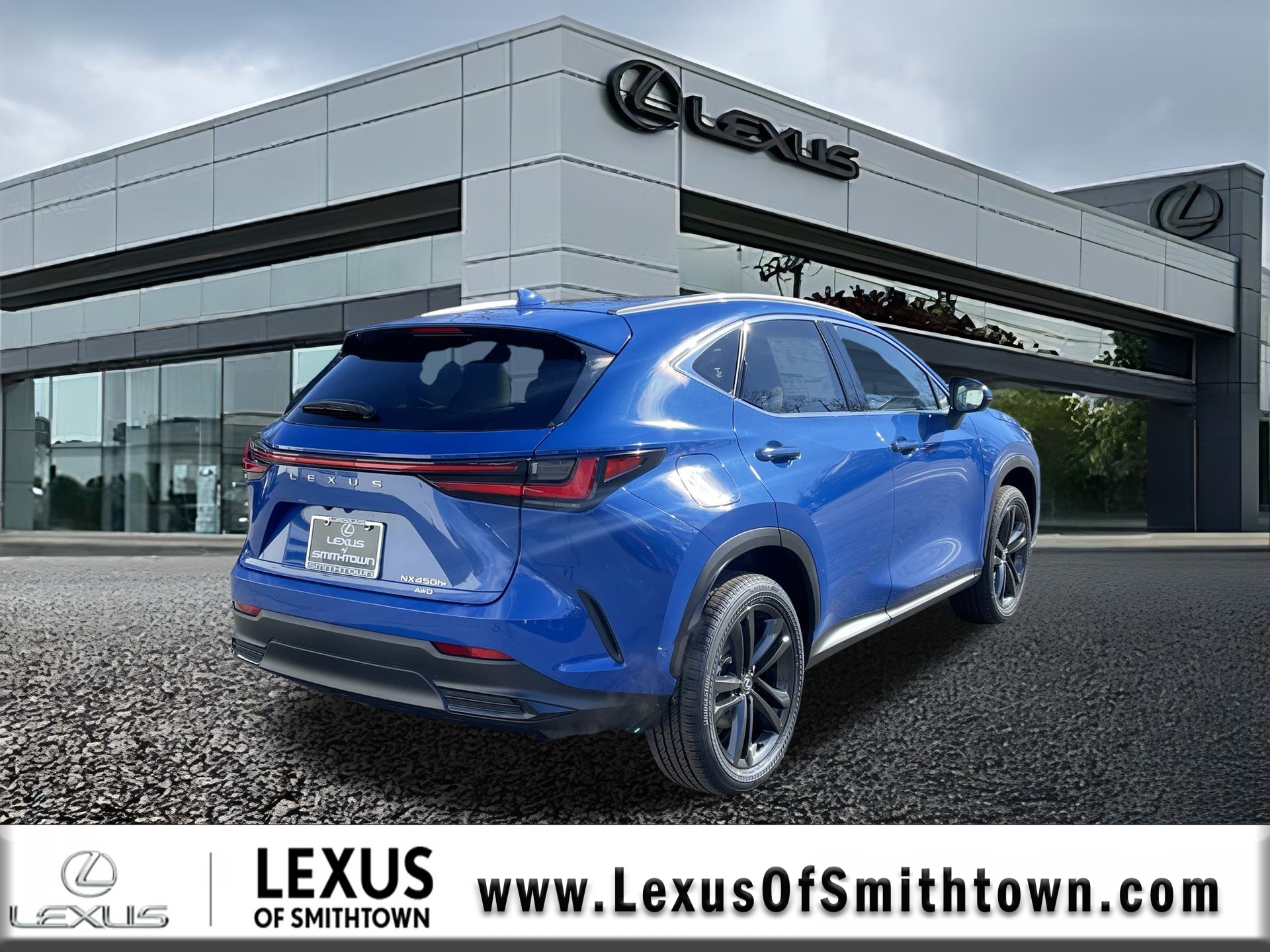 2025 Lexus NX 450h+ Luxury AWD photo 4