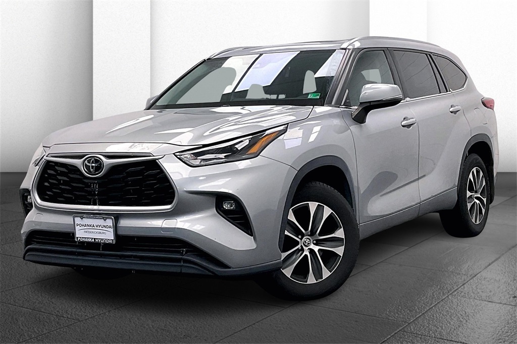2021 Toyota Highlander XLE photo 3