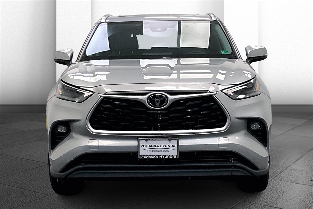 2021 Toyota Highlander XLE photo 2