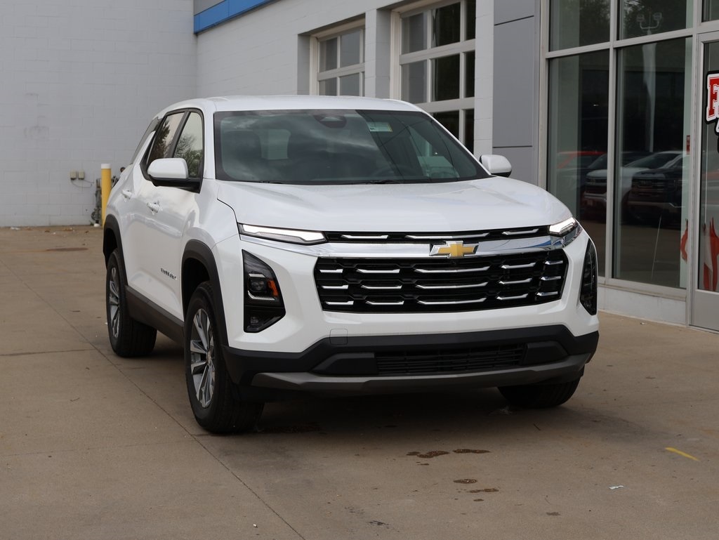 2025 Chevrolet Equinox LT photo 2