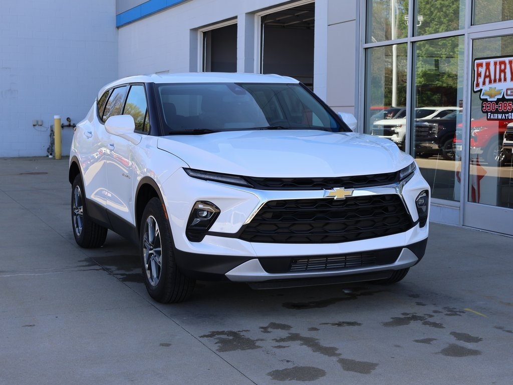 2025 Chevrolet Blazer 2LT photo 2