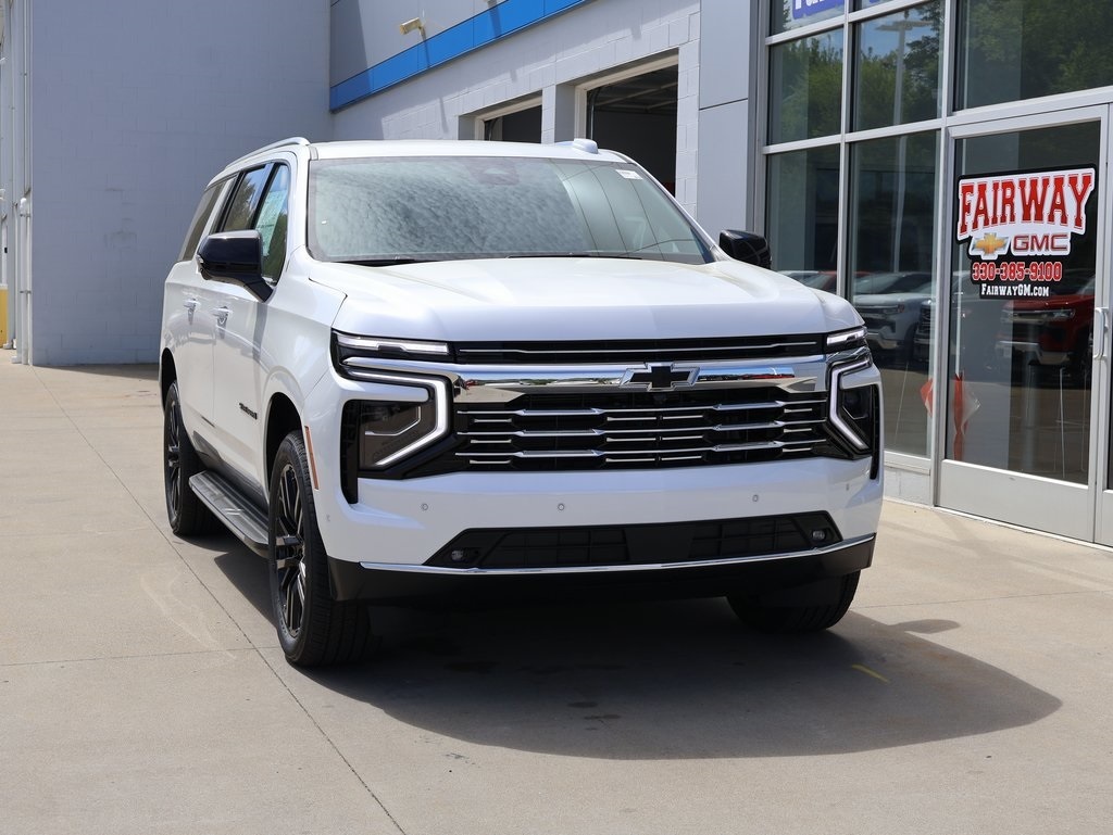 2025 Chevrolet Suburban Premier photo 2