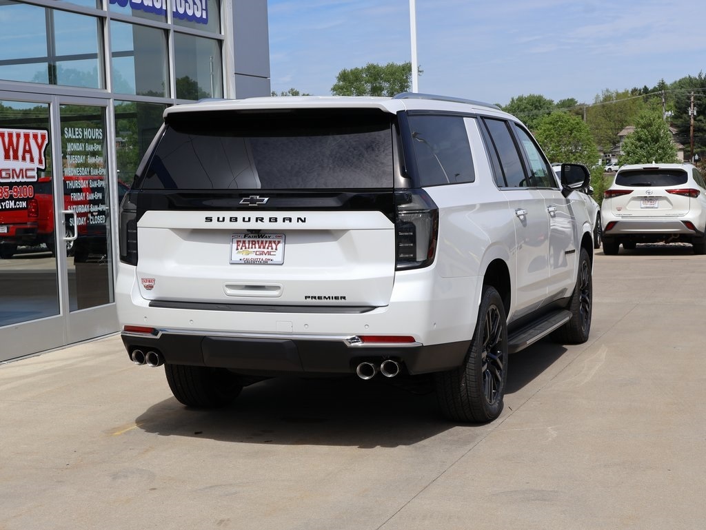 2025 Chevrolet Suburban Premier photo 3