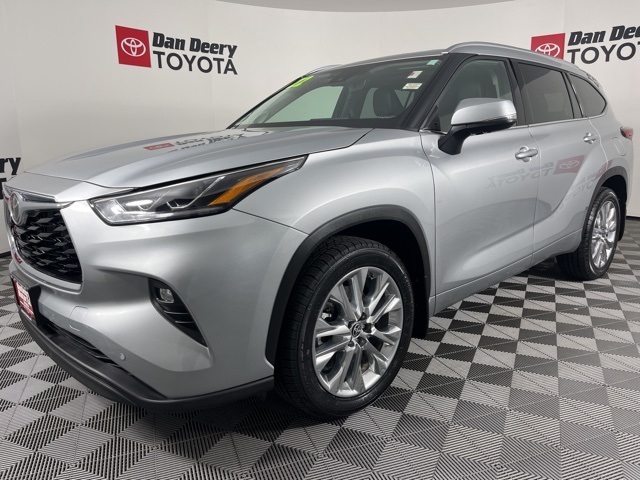 2022 Toyota Highlander Limited photo 4