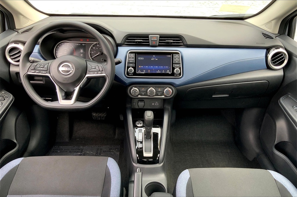2025 Nissan Versa 1.6 SV photo 4