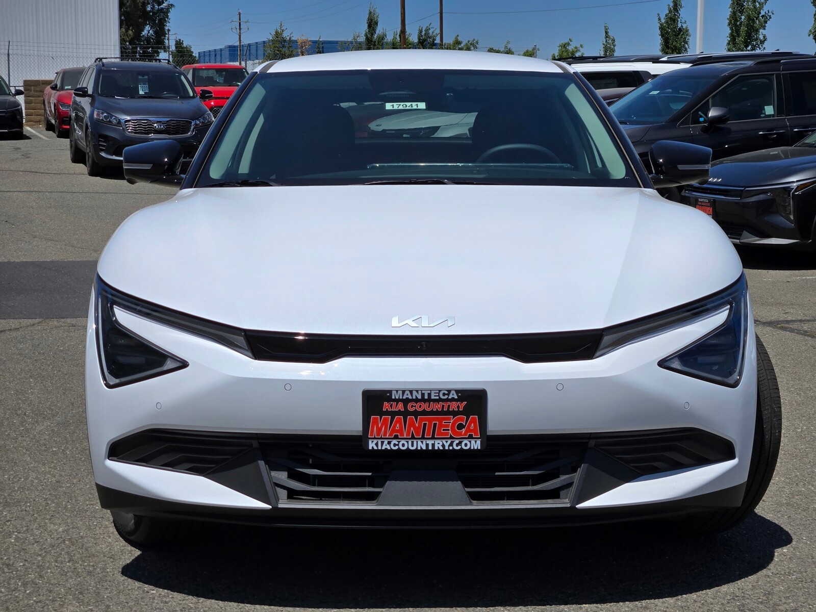 2025 Kia EV6 Light photo 2