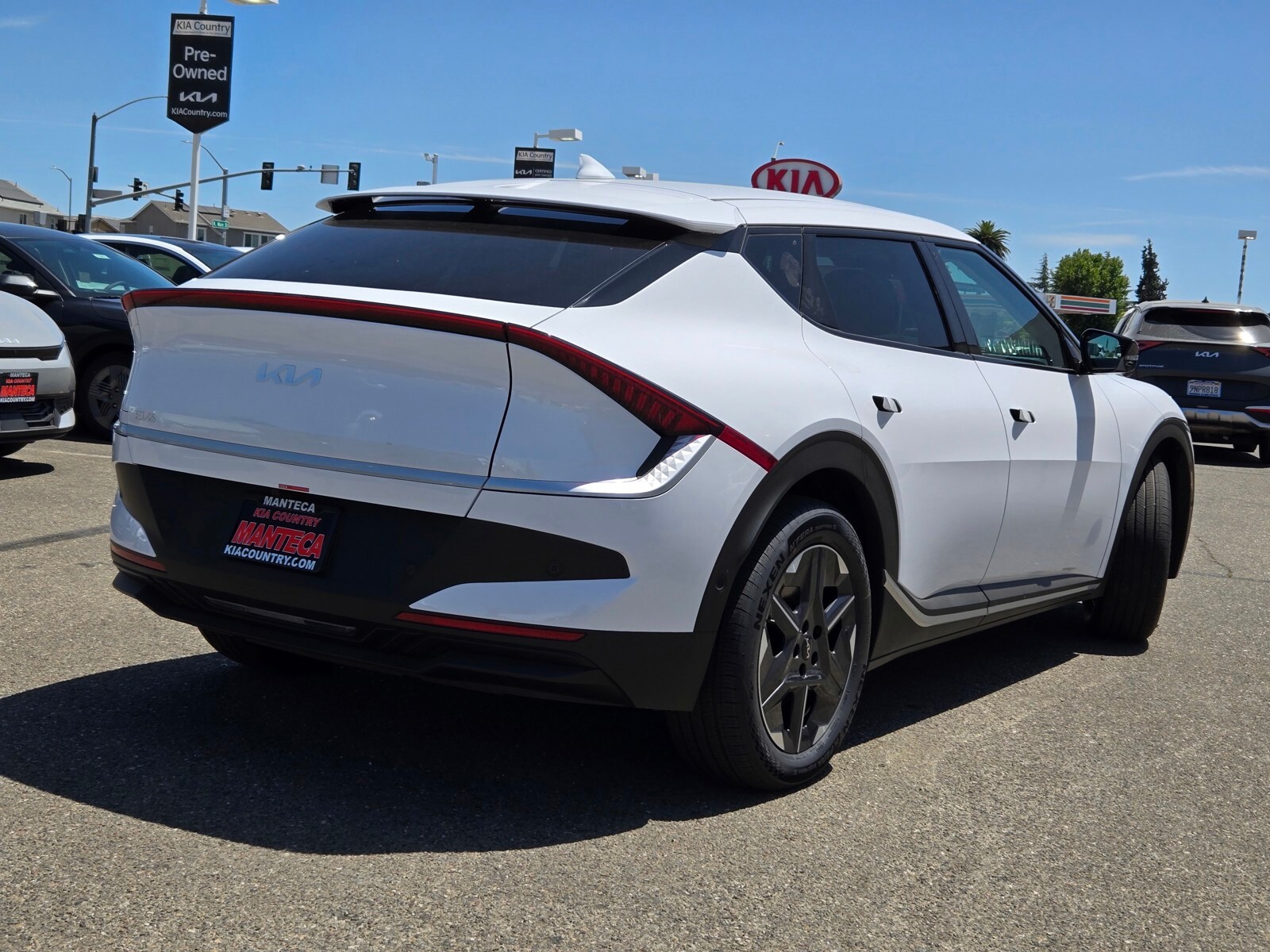 2025 Kia EV6 Light photo 4