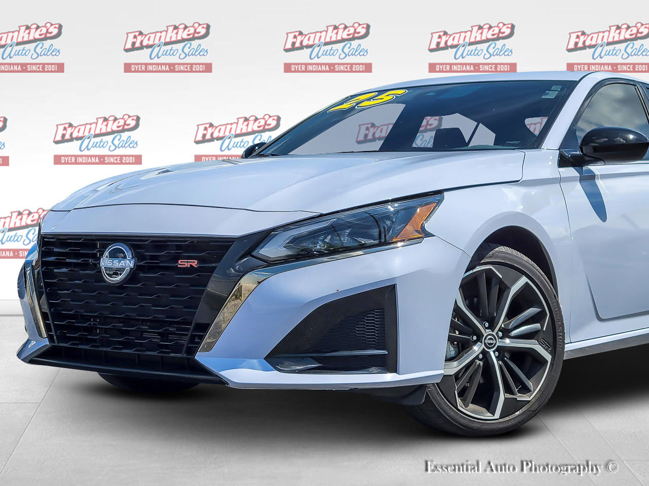 2025 Nissan Altima SR photo 2
