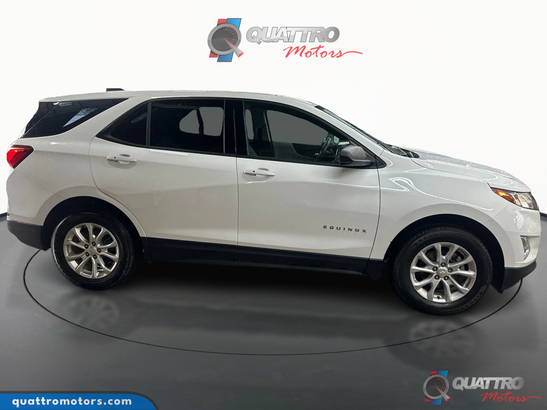 2018 Chevrolet Equinox LS photo 3