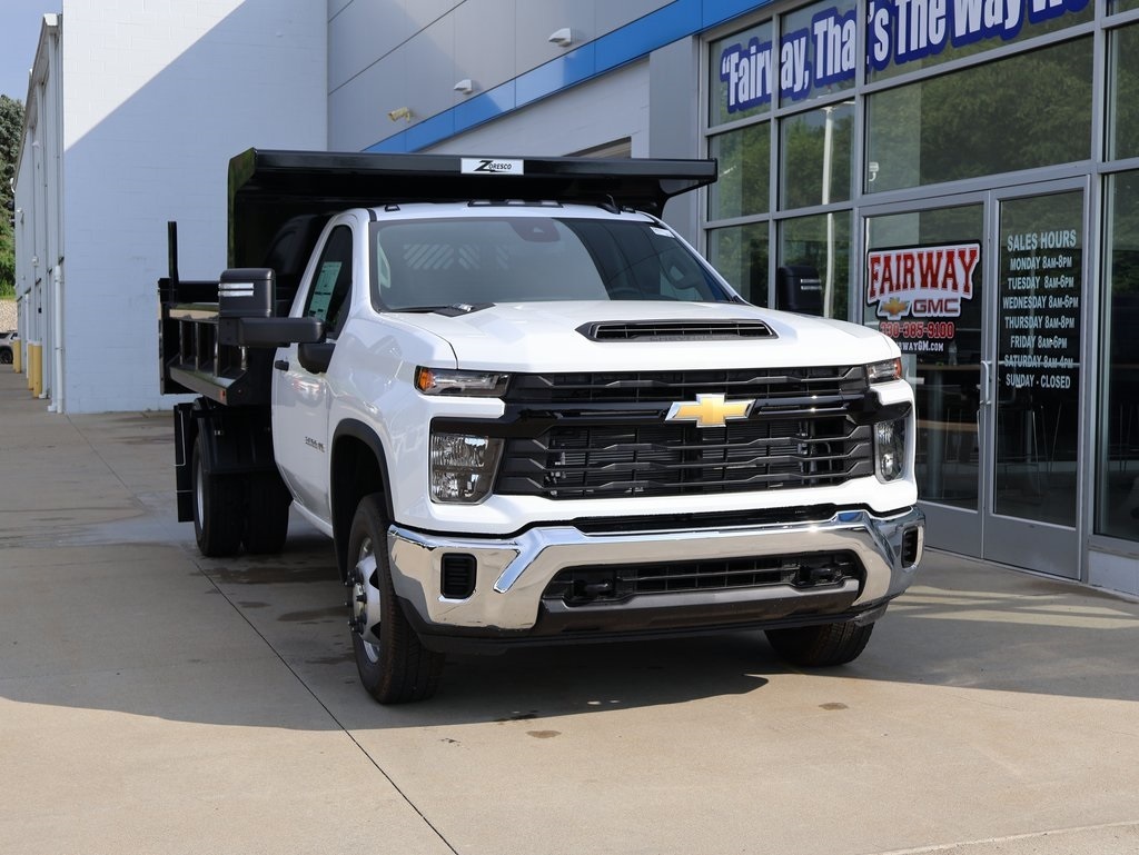 2025 Chevrolet Silverado 3500HD Work Truck photo 2