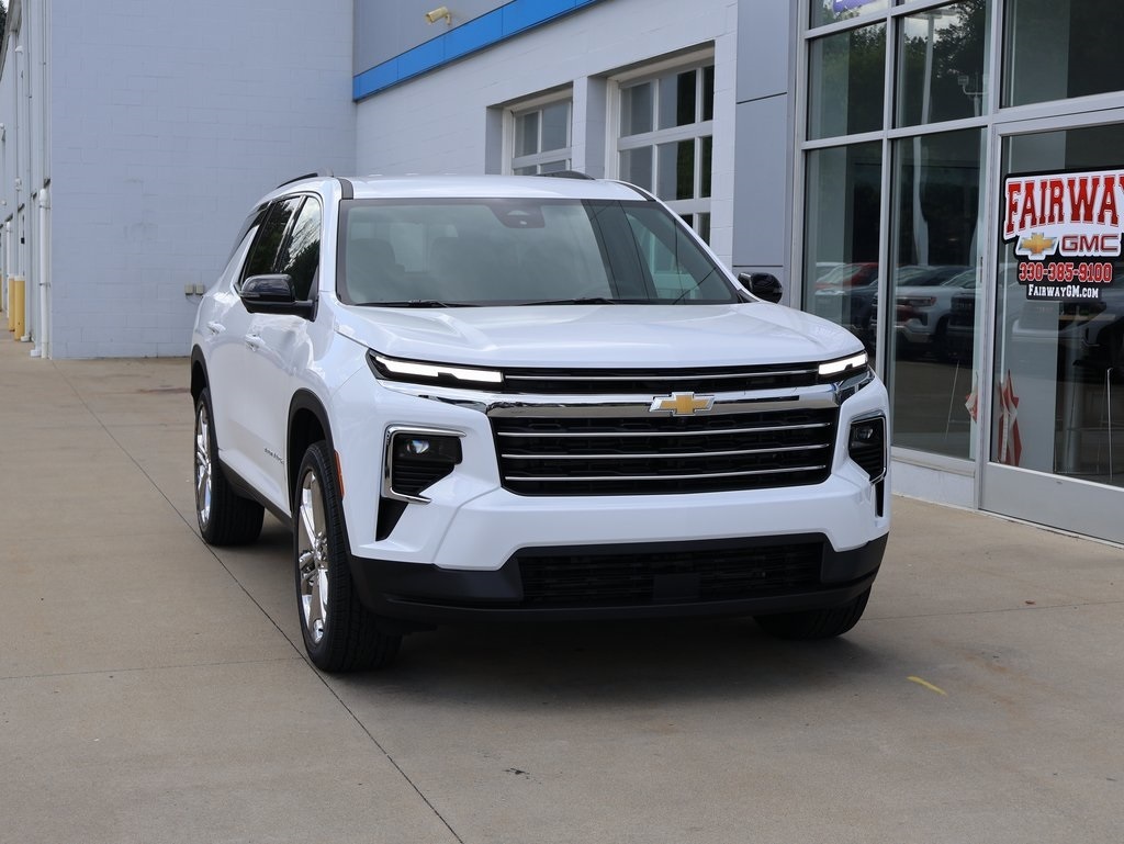 2025 Chevrolet Traverse photo 2