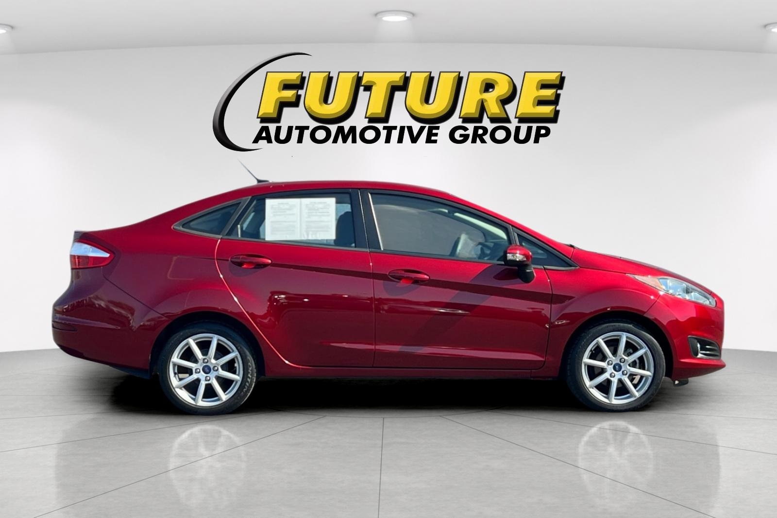 2014 Ford Fiesta SE photo 2