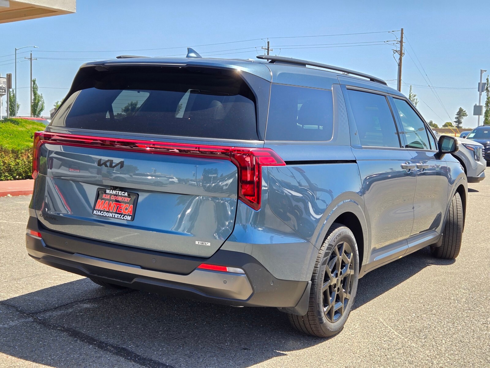 2026 Kia Carnival SX photo 2