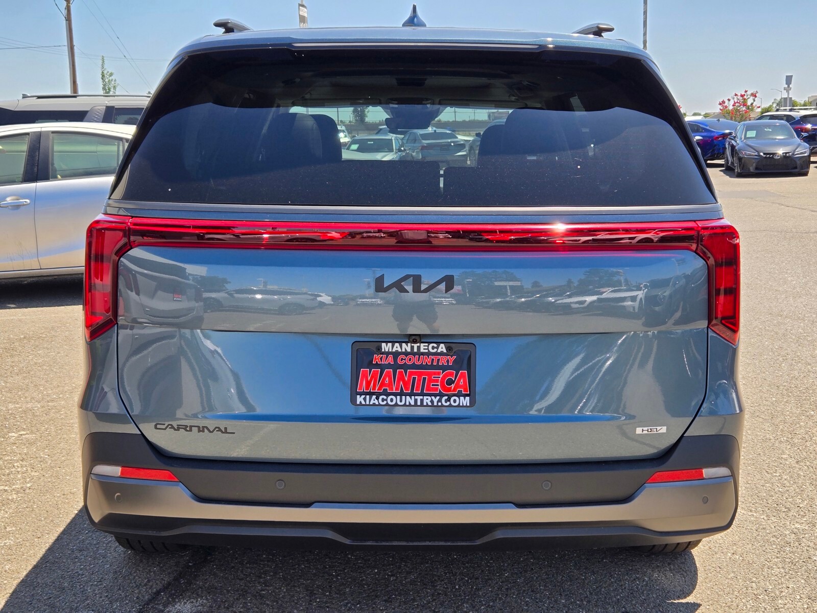 2026 Kia Carnival SX photo 3