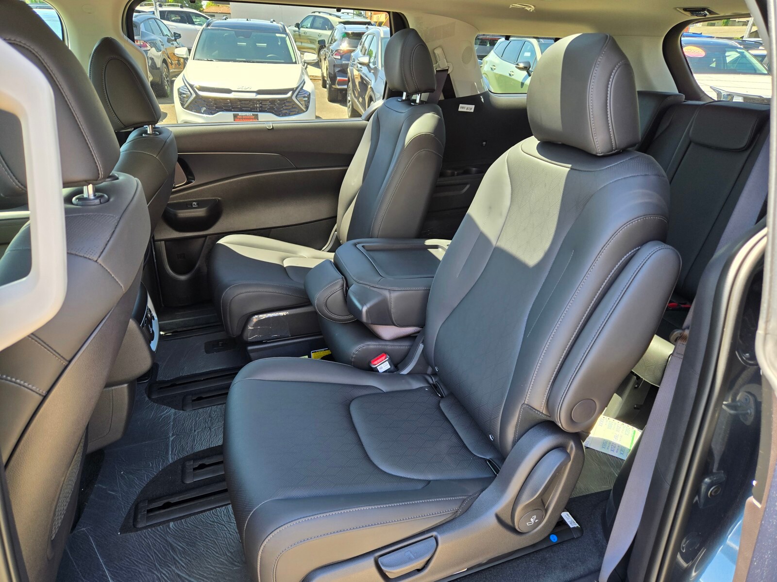 2026 Kia Carnival SX photo 4