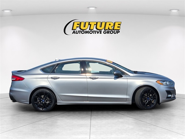 2020 Ford Fusion SE photo 3