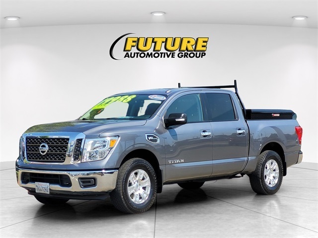 2017 Nissan Titan SV photo 4