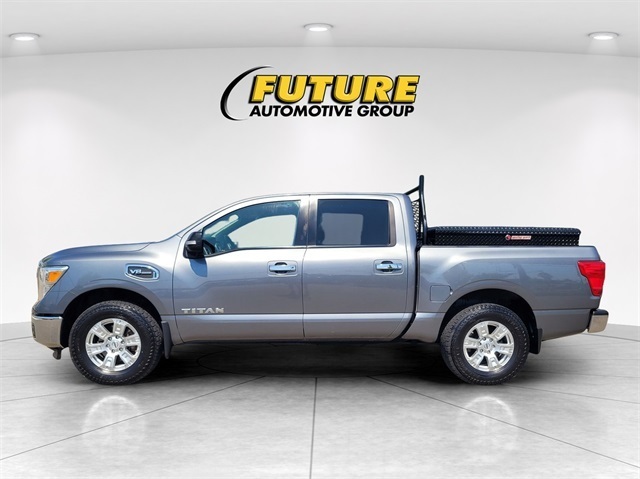2017 Nissan Titan SV photo 5