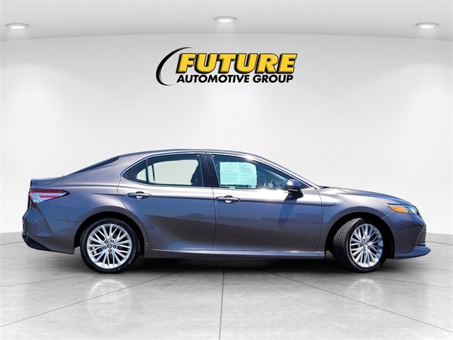 2018 Toyota Camry Hybrid XLE photo 3