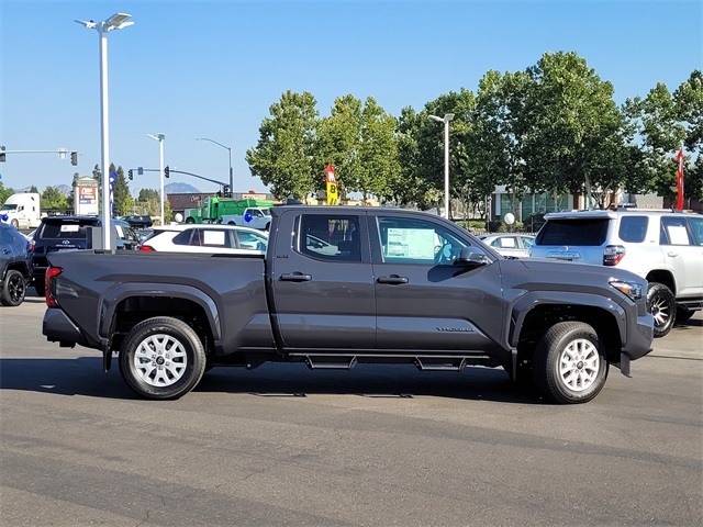 2025 Toyota Tacoma SR5 photo 3