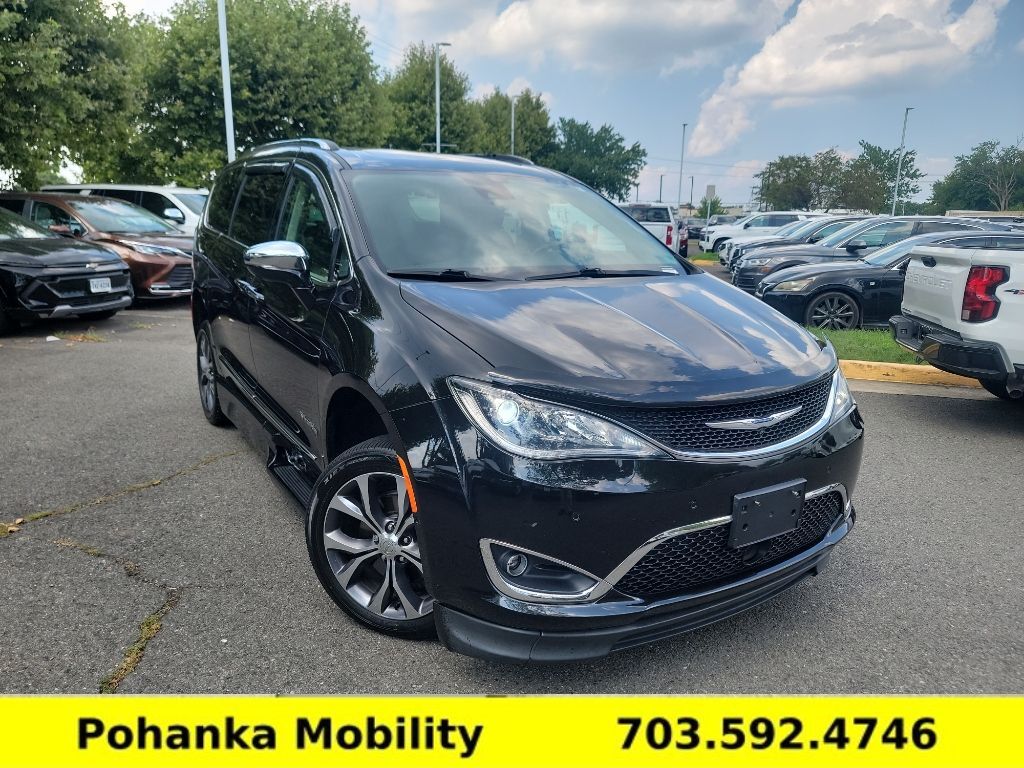 2018 Chrysler Pacifica Limited photo 2