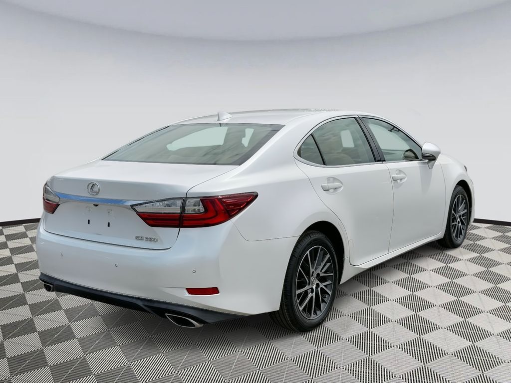 2017 Lexus ES 350 Base photo 2
