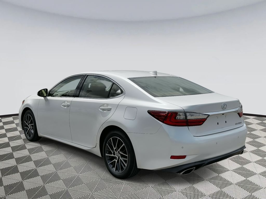 2017 Lexus ES 350 Base photo 4