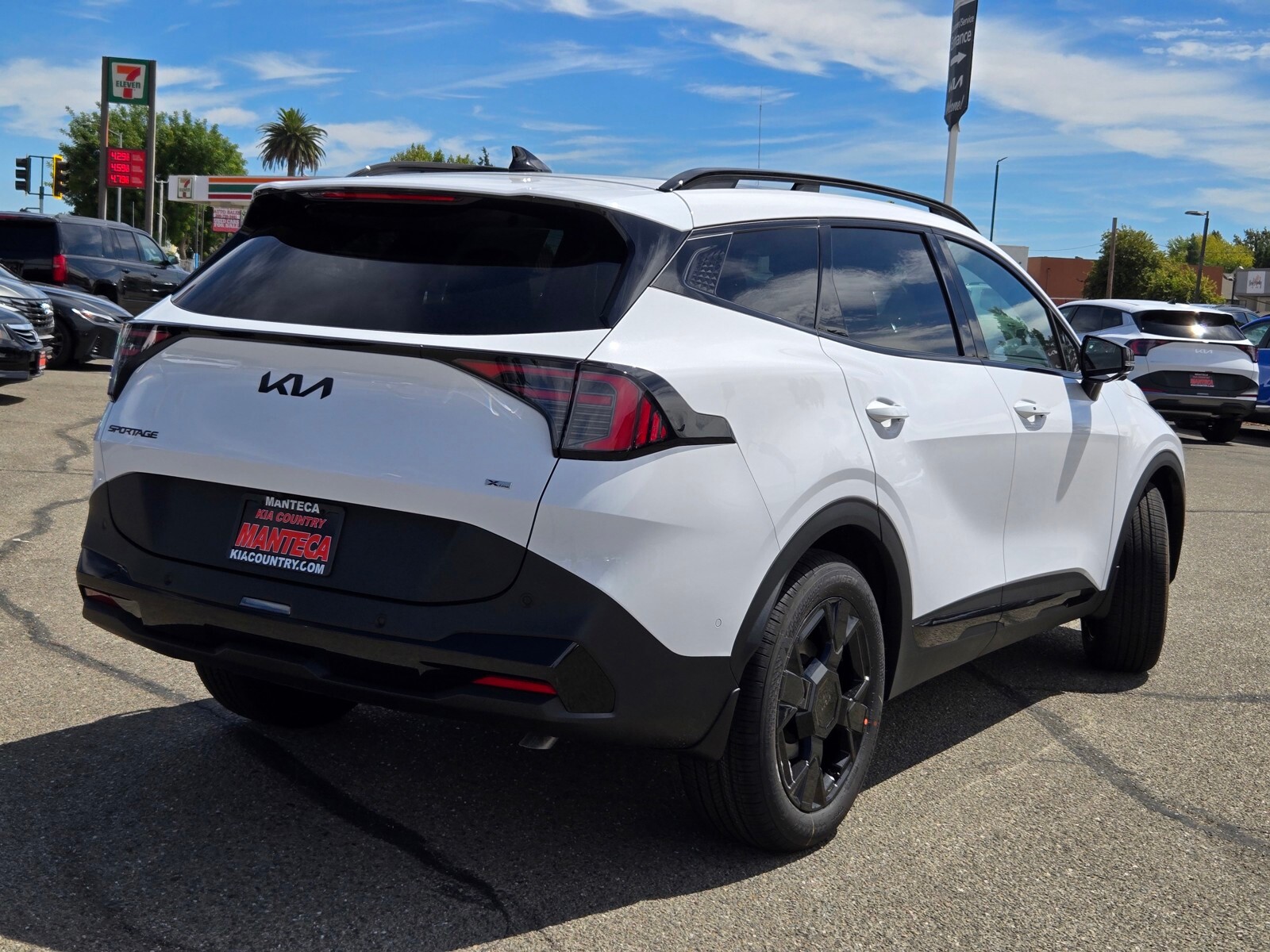 2026 Kia Sportage X-Line photo 2