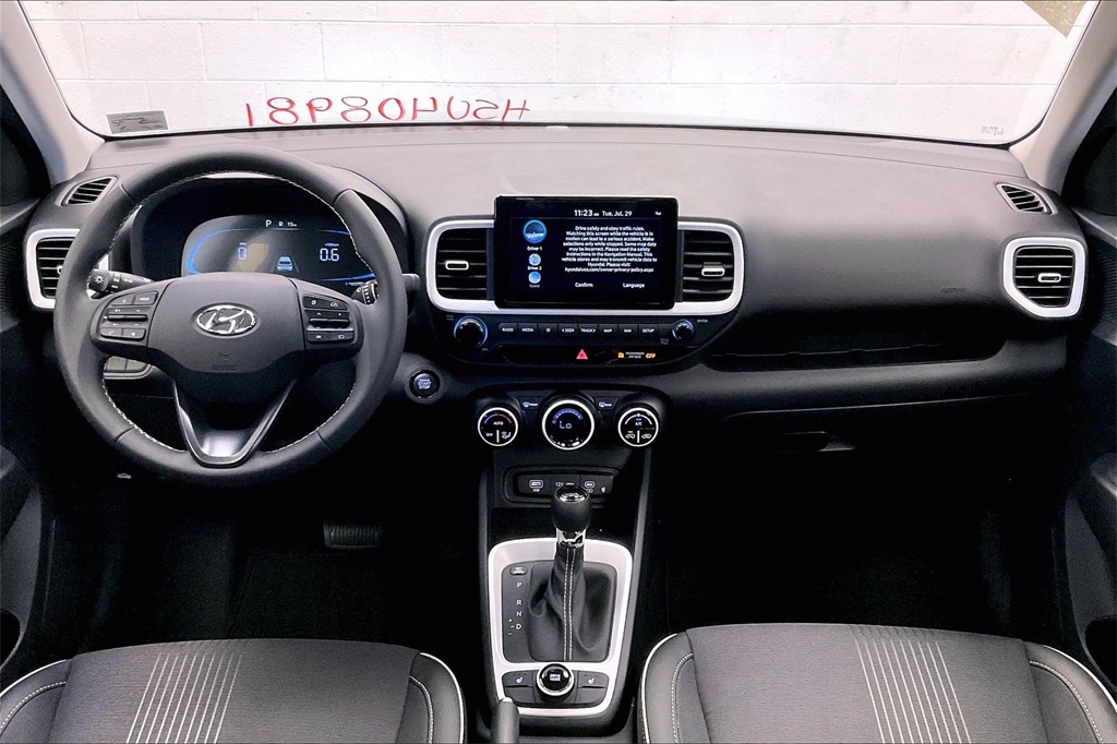 2025 Hyundai Venue Limited photo 2