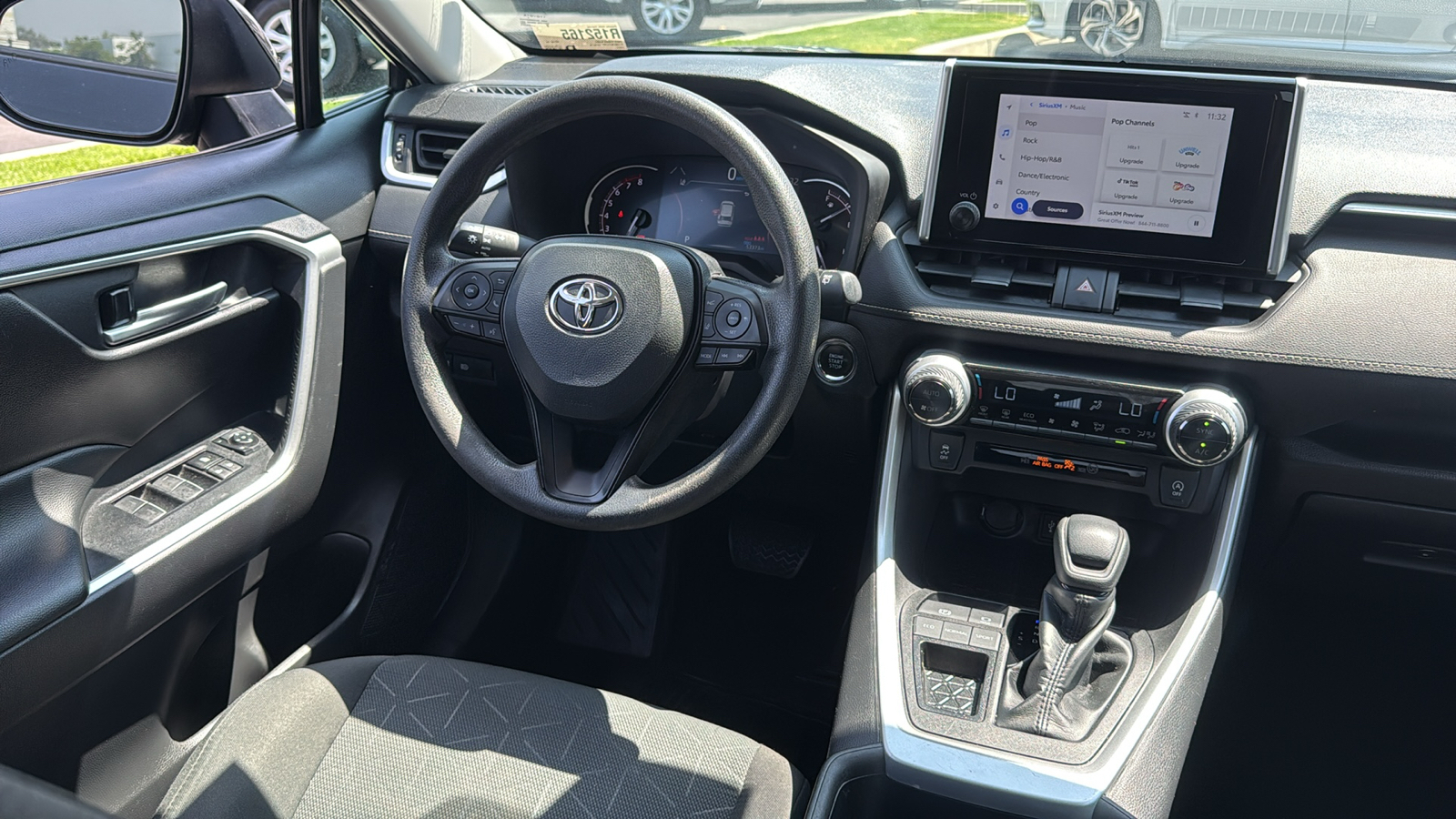 2023 Toyota RAV4 XLE photo 4