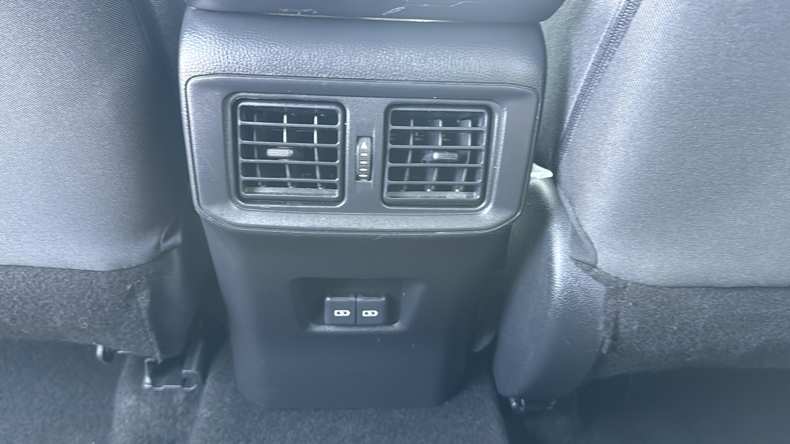 2023 Toyota RAV4 XLE photo 5