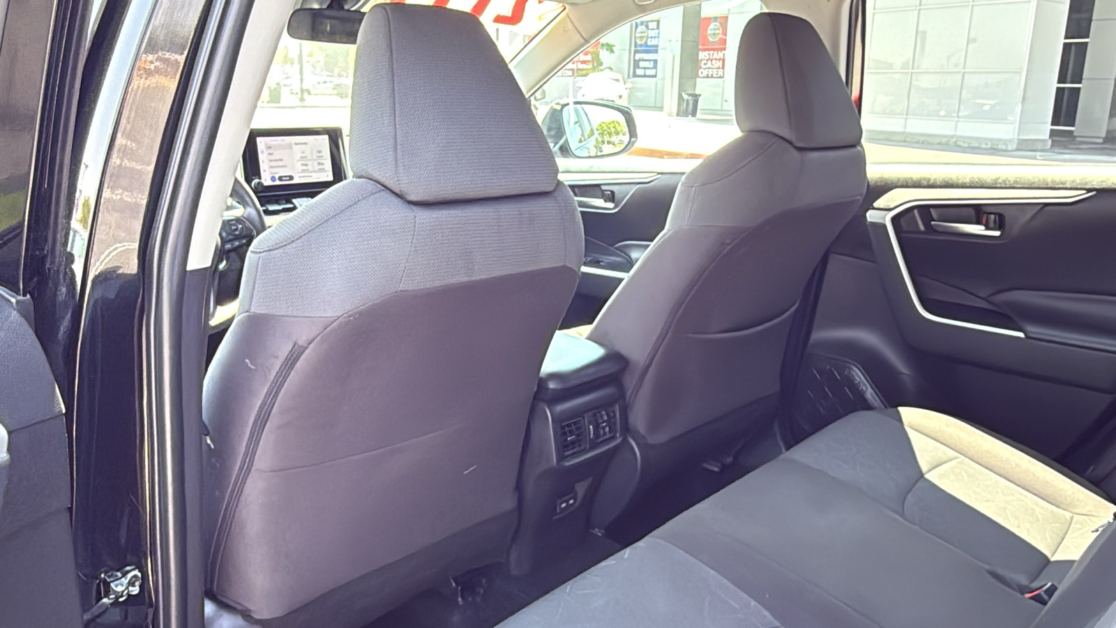 2023 Toyota RAV4 XLE photo 6