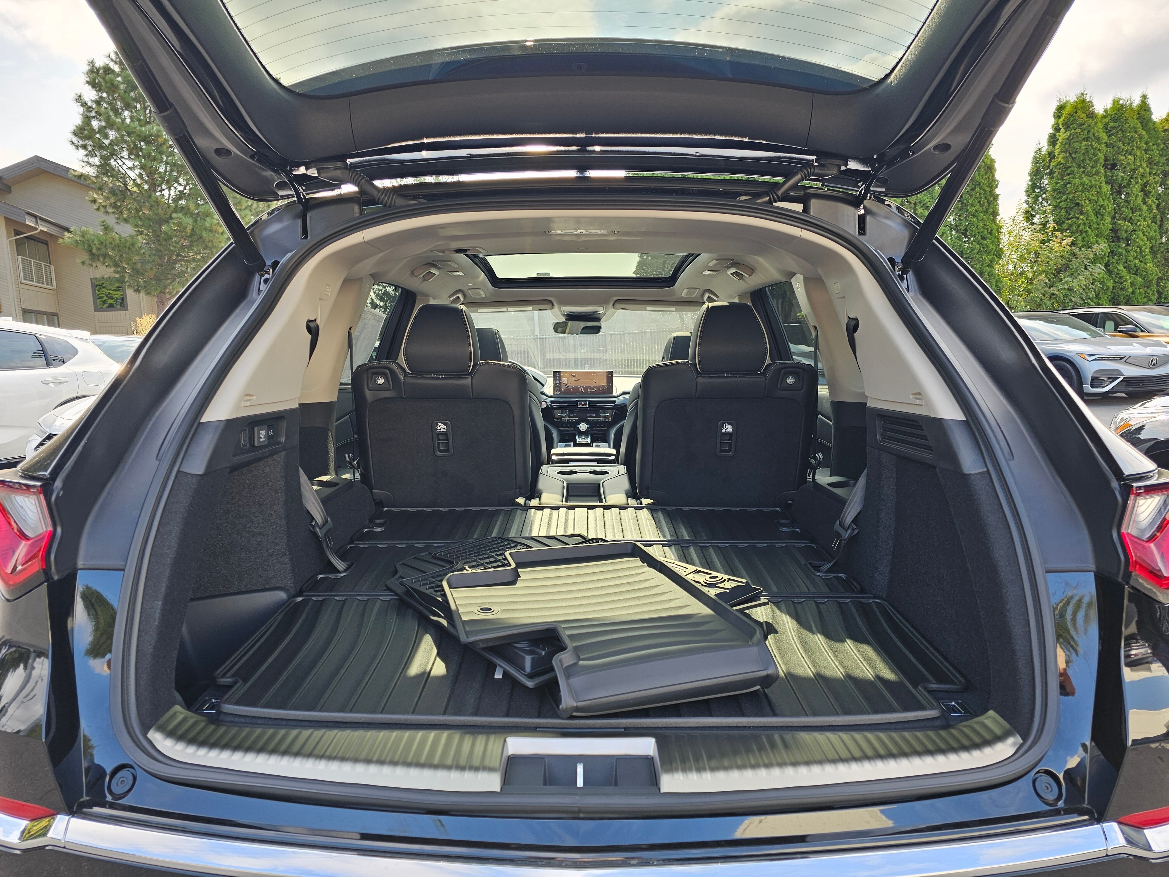 2026 Acura MDX SH-AWD Advance photo 3
