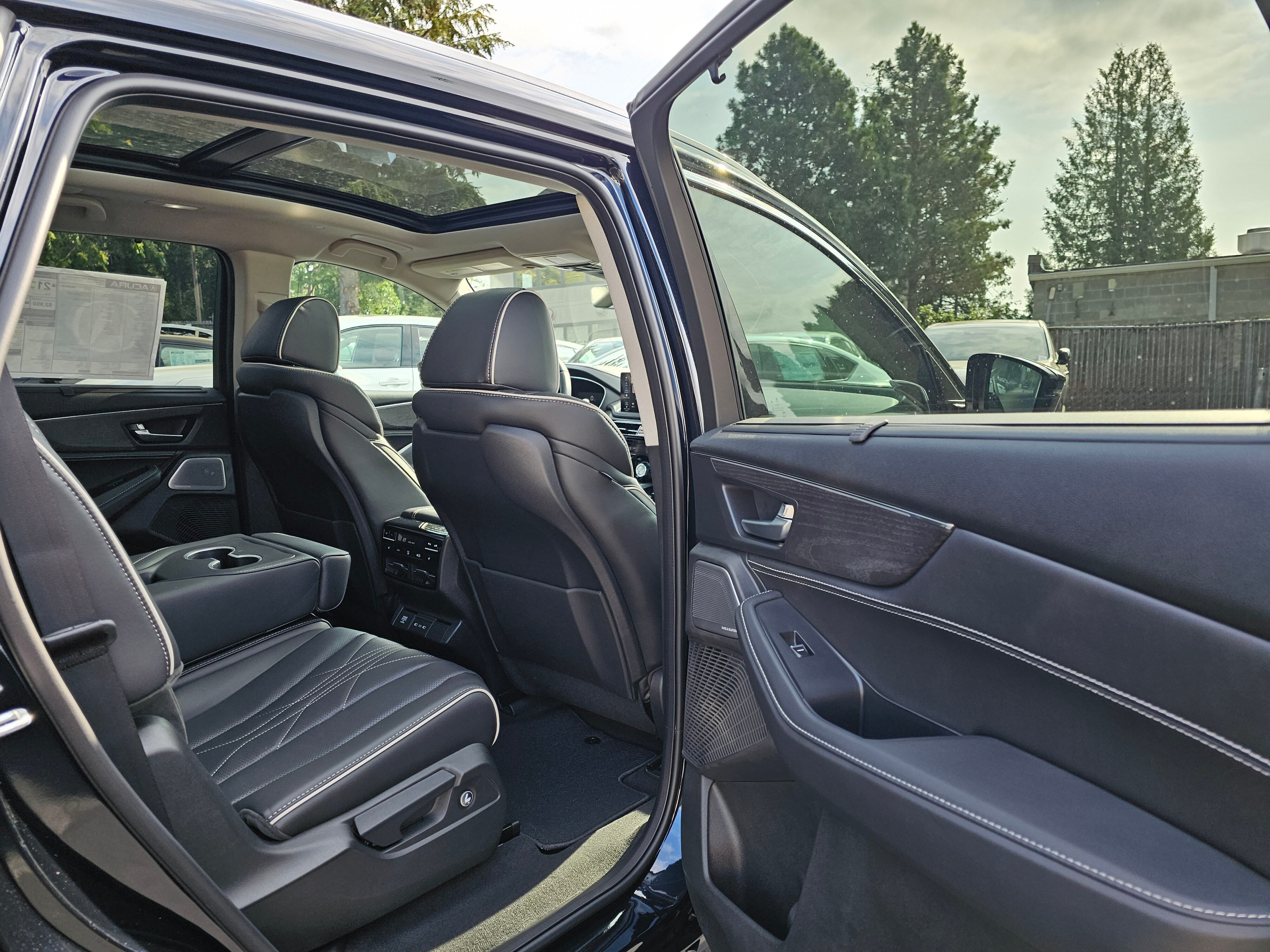 2026 Acura MDX SH-AWD Advance photo 4