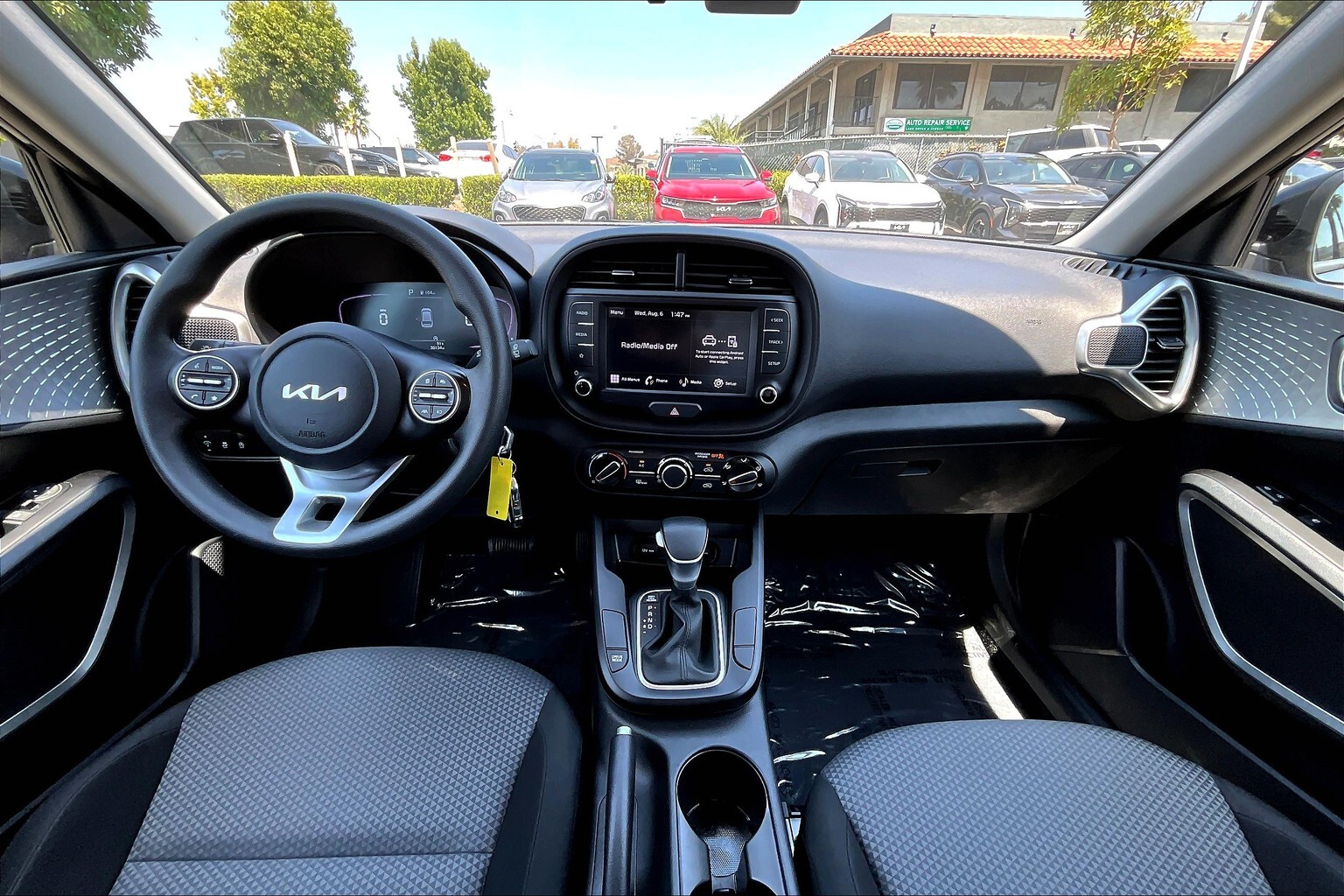 2023 Kia Soul LX photo 2