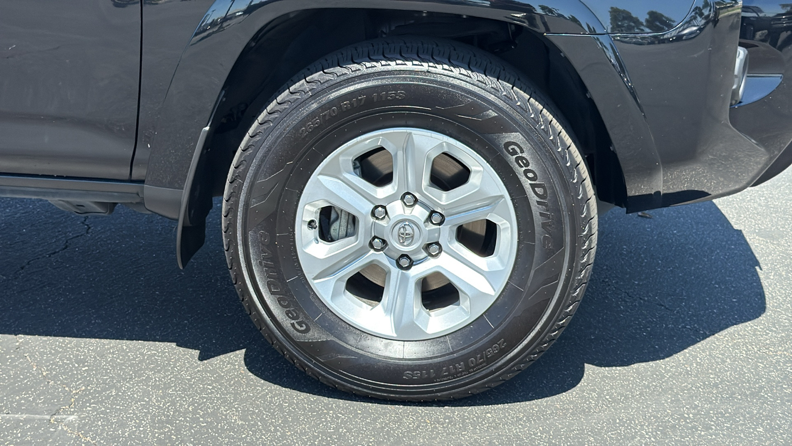 2022 Toyota 4Runner SR5 photo 3