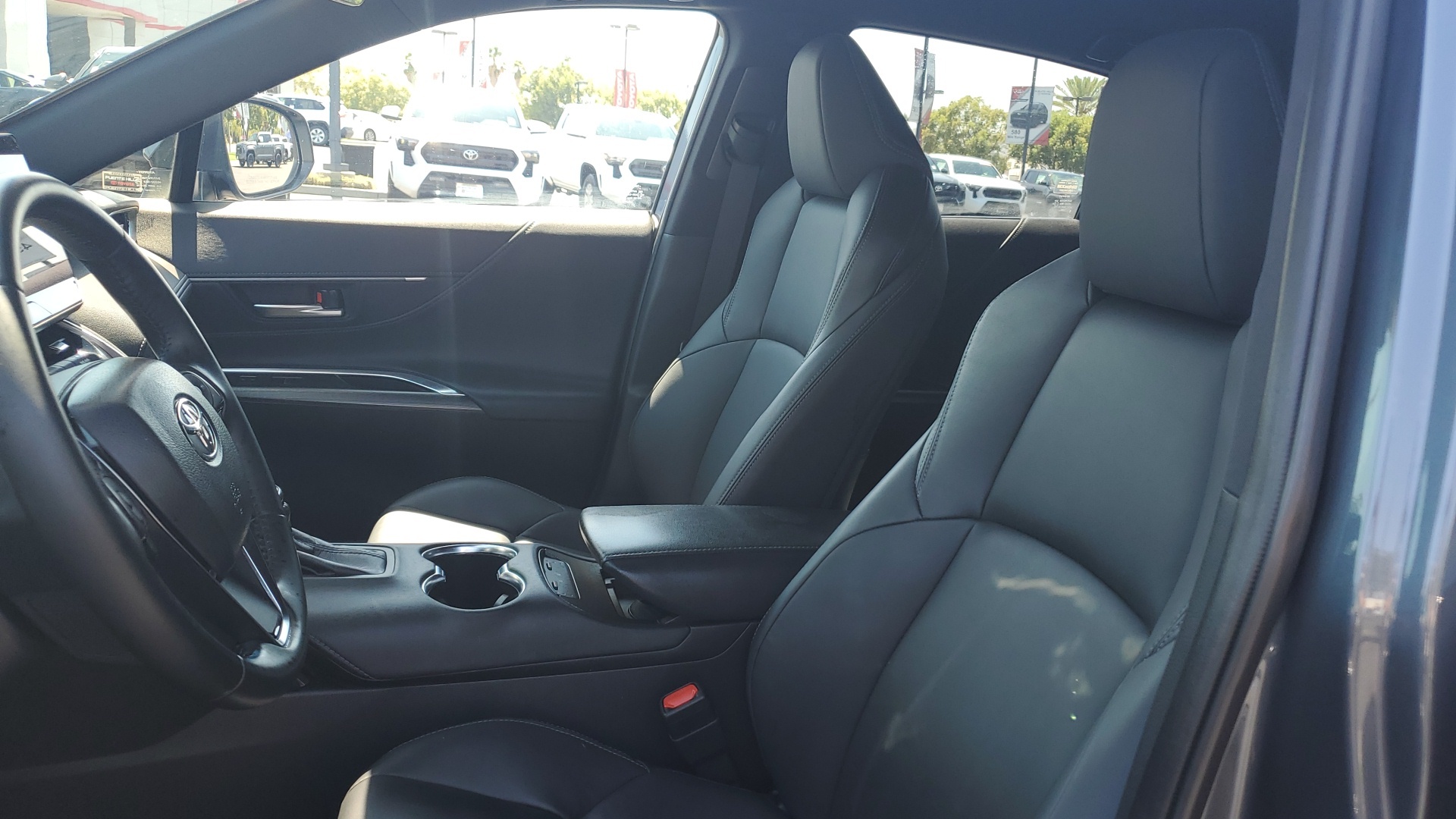 2024 Toyota Venza XLE photo 13