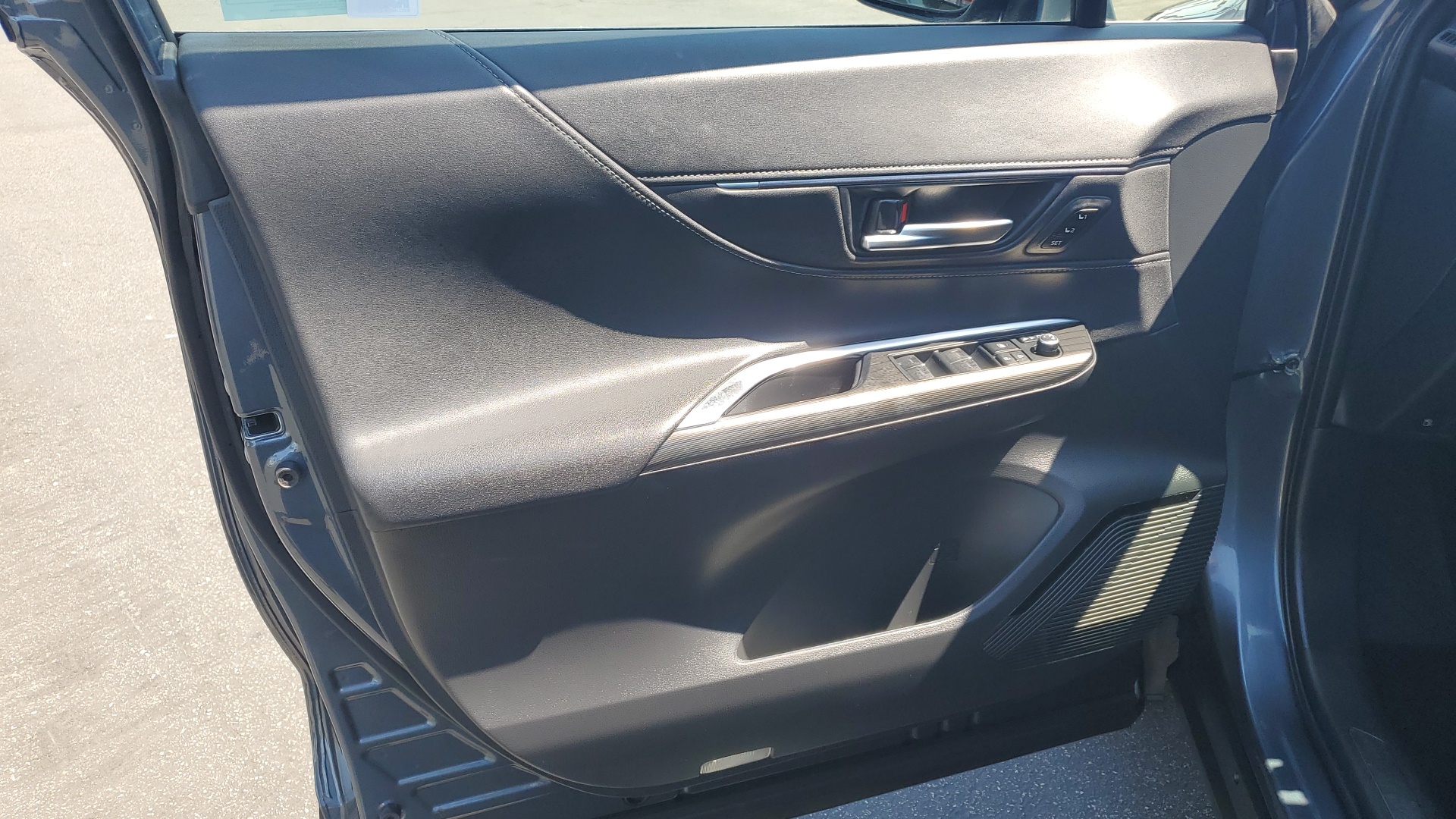 2024 Toyota Venza XLE photo 15