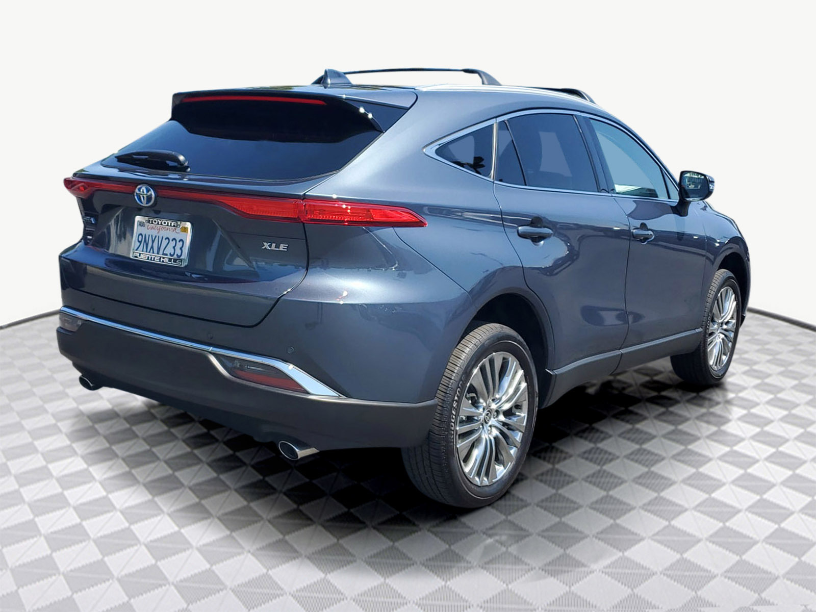 2024 Toyota Venza XLE photo 2