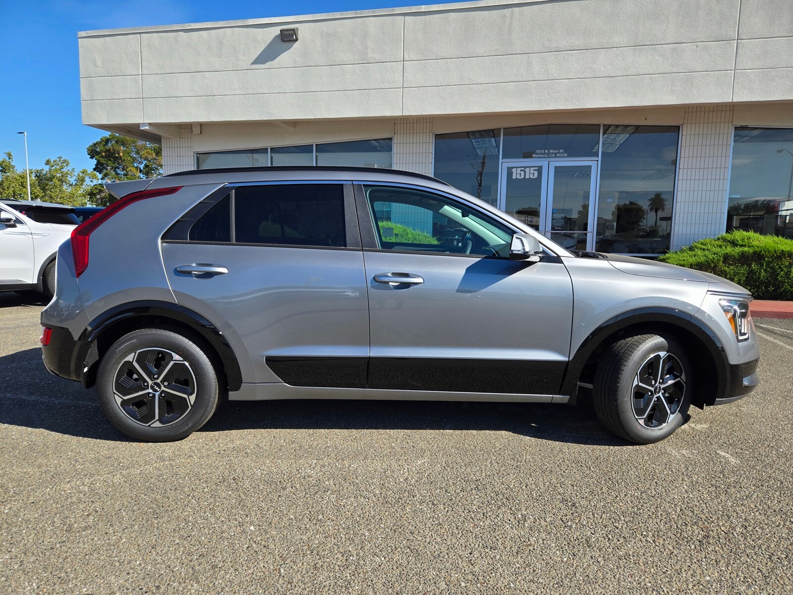 2025 Kia Niro SX photo 2