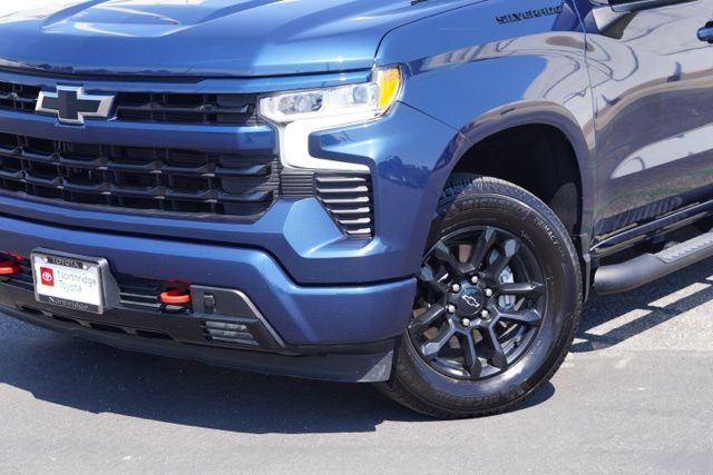 2023 Chevrolet Silverado 1500 RST photo 2